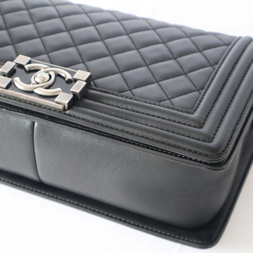 CHANEL Black Quilted Leather Shoulder Bag with Silver Hardware - Picture 4 of 14